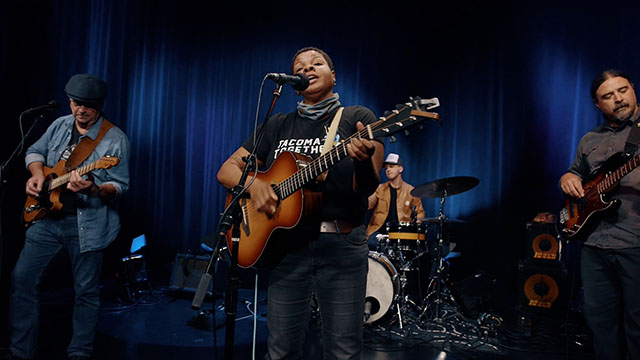 Art Zone: Stephanie Anne Johnson & The Hidogs perform “Never No More”